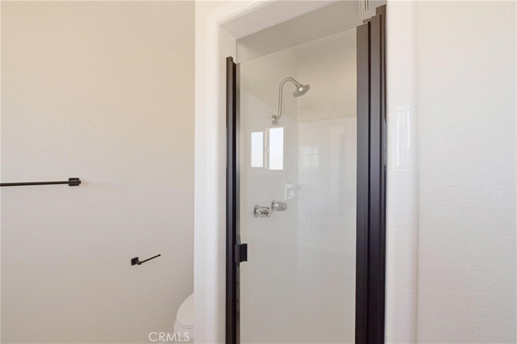 18190 Hiawatha Road Apple Valley, CA 92307 - Photo 14 of 28 Walk-In Shower