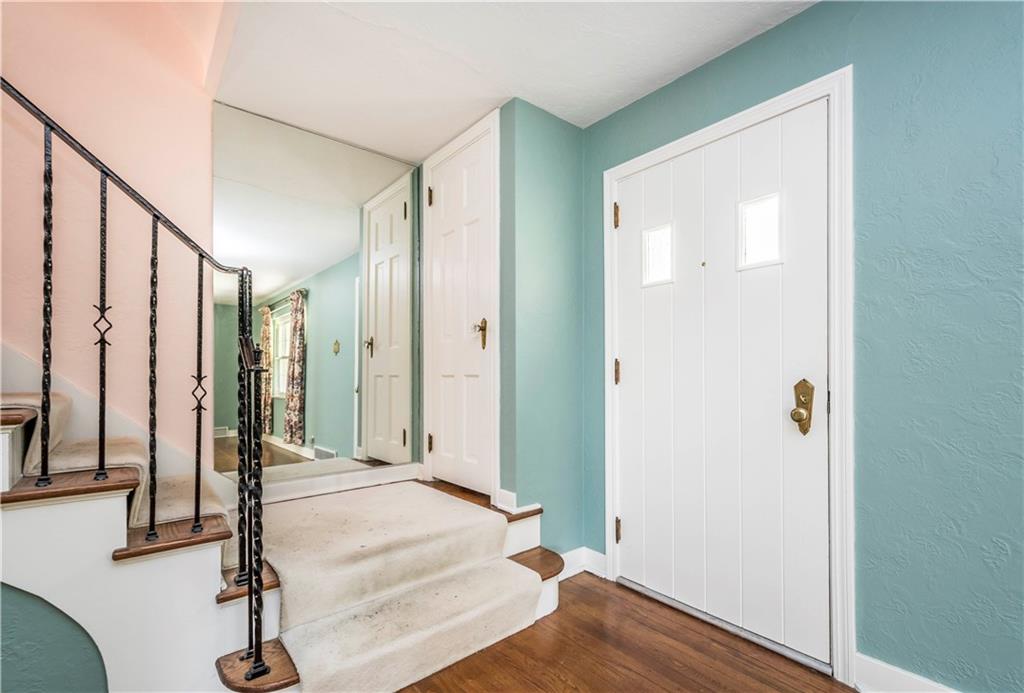 205 Navajo Road Pittsburgh, PA 15241 - Photo 2 of 17