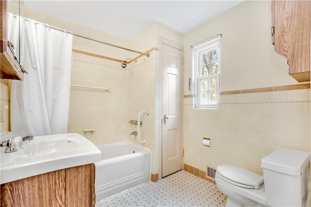 205 Navajo Road Pittsburgh, PA 15241 - Photo 14 of 17