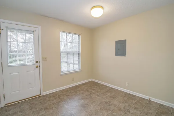 $850 | 117 Hickory Trace Road, Unit 4, Clarksville, TN 37040