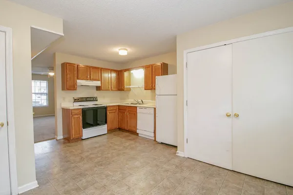 $850 | 117 Hickory Trace Road, Unit 4, Clarksville, TN 37040