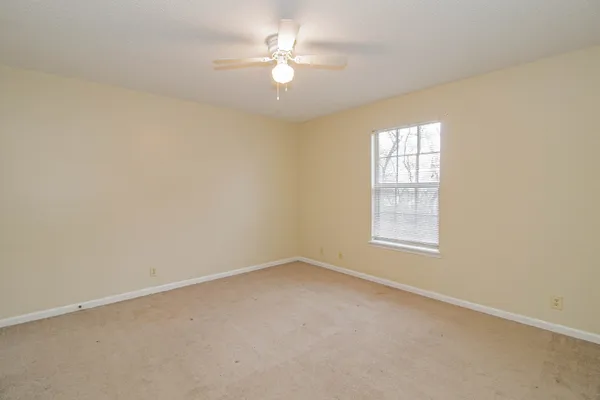 $850 | 117 Hickory Trace Road, Unit 4, Clarksville, TN 37040