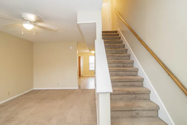 $850 | 117 Hickory Trace Road, Unit 4, Clarksville, TN 37040