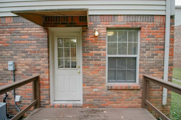 $850 | 117 Hickory Trace Road, Unit 4, Clarksville, TN 37040