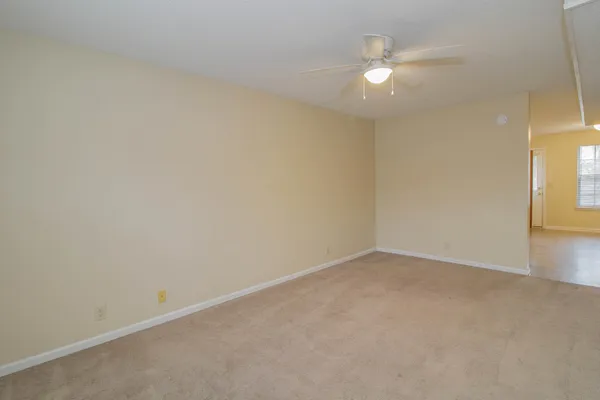 $850 | 117 Hickory Trace Road, Unit 4, Clarksville, TN 37040