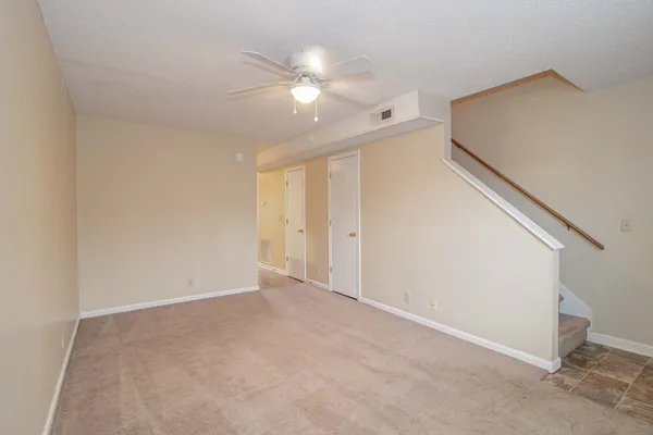 $850 | 117 Hickory Trace Road, Unit 4, Clarksville, TN 37040