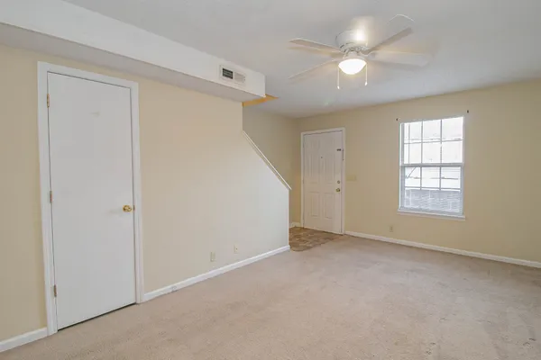 $850 | 117 Hickory Trace Road, Unit 4, Clarksville, TN 37040