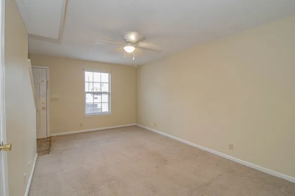 $850 | 117 Hickory Trace Road, Unit 4, Clarksville, TN 37040