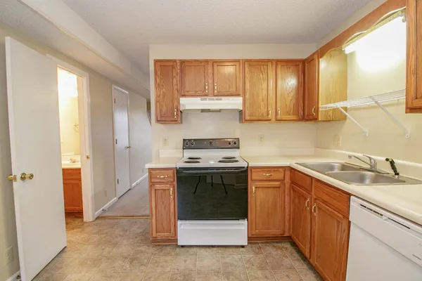 $850 | 117 Hickory Trace Road, Unit 4, Clarksville, TN 37040