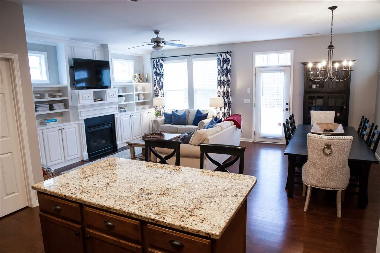 938 Ileagnes Road Raleigh, NC 27603 - Photo 6 of 13 Dining/Living
