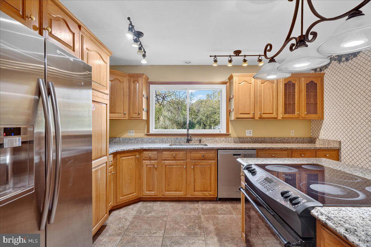 121 Midway Road Phoenixville, PA 19460 - Photo 14 of 55 Kitchen