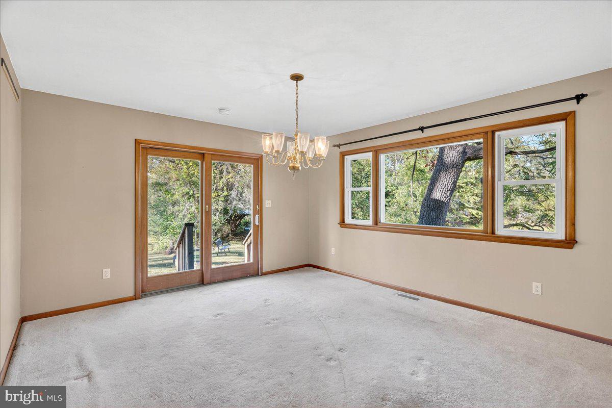 121 Midway Road Phoenixville, PA 19460 - Photo 17 of 55 Dining room