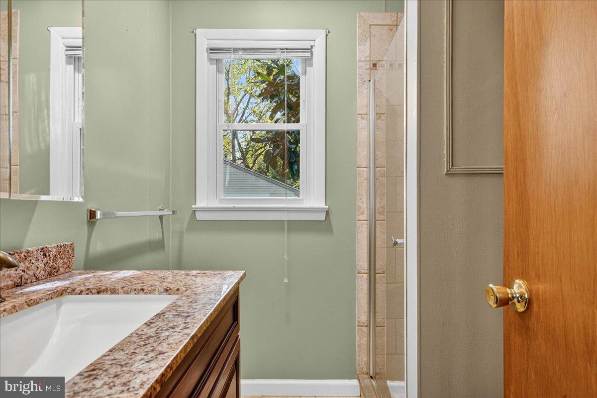 121 Midway Road Phoenixville, PA 19460 - Photo 20 of 55 Primary ensuite