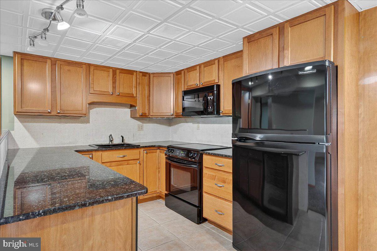 121 Midway Road Phoenixville, PA 19460 - Photo 29 of 55 In-law suite full kitchen