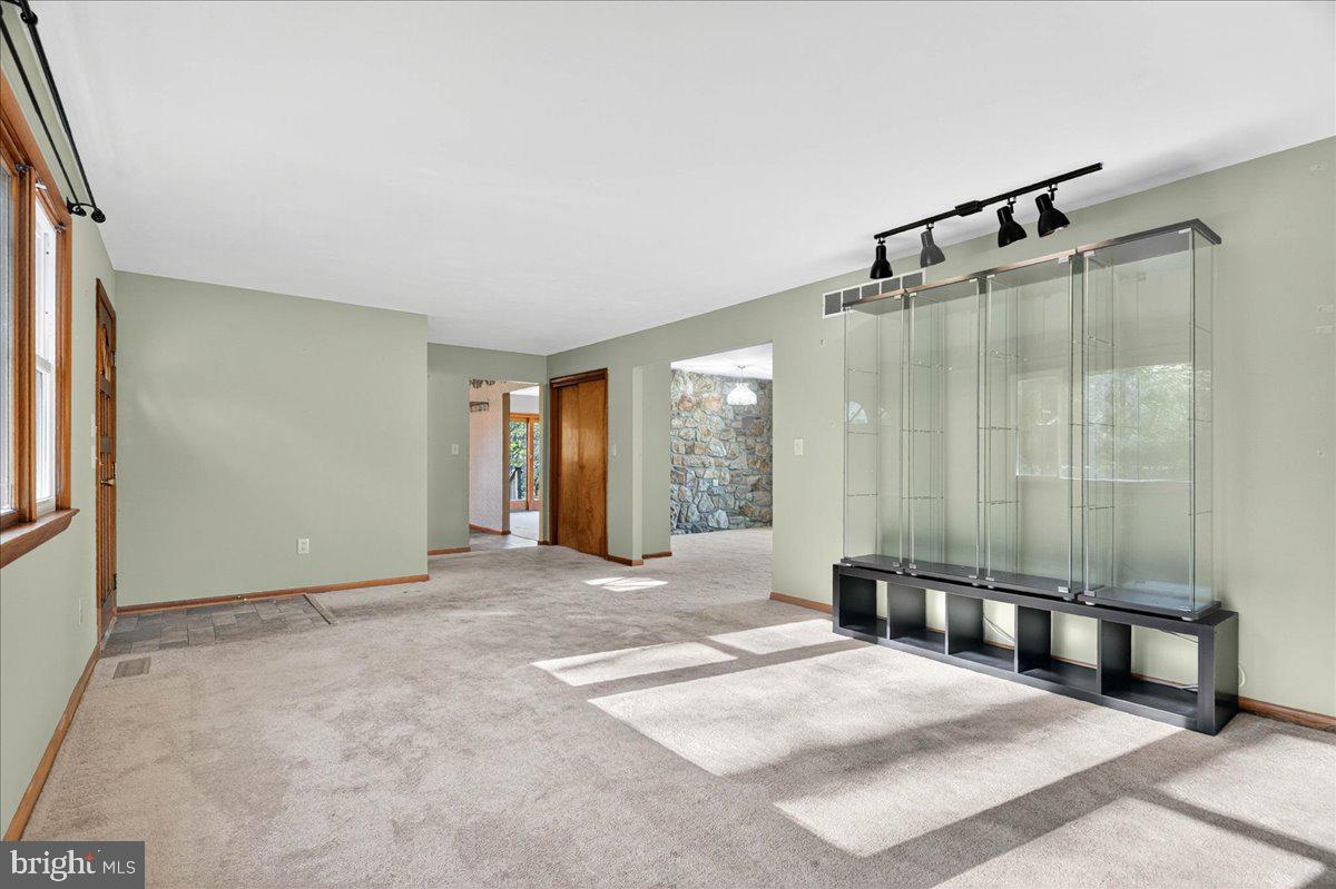 121 Midway Road Phoenixville, PA 19460 - Photo 7 of 55 Living room