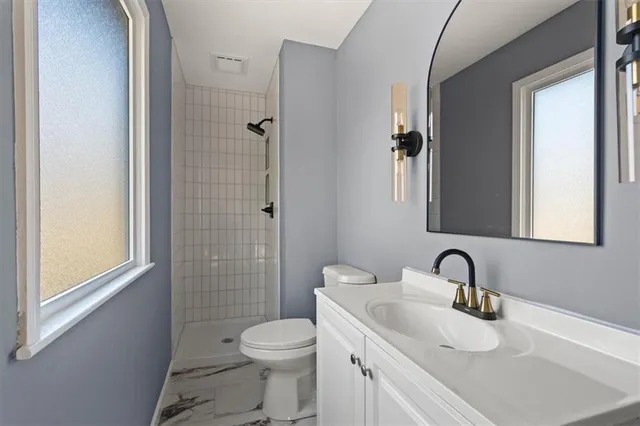 $289,900 | 6016 East 107th Terrace, Kansas City, MO 64134