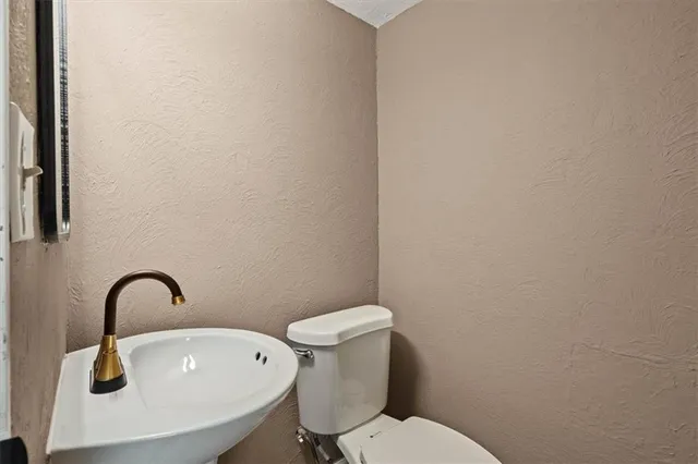 $289,900 | 6016 East 107th Terrace, Kansas City, MO 64134