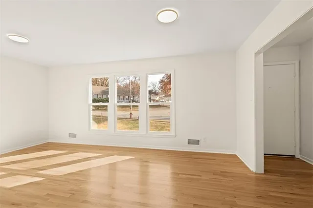 $289,900 | 6016 East 107th Terrace, Kansas City, MO 64134