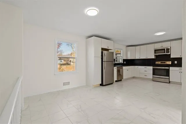 $289,900 | 6016 East 107th Terrace, Kansas City, MO 64134