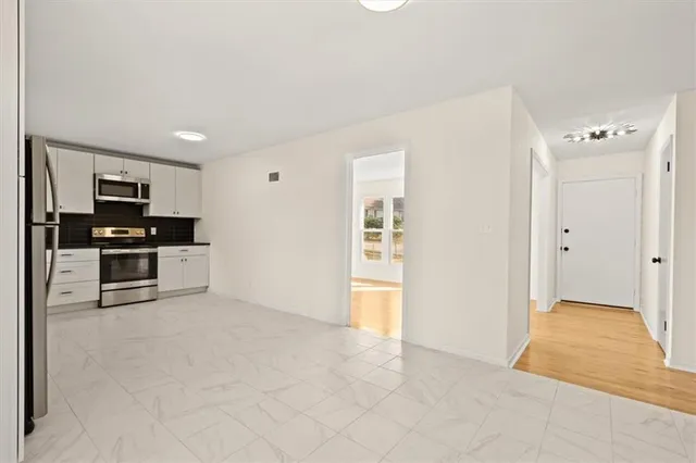 $289,900 | 6016 East 107th Terrace, Kansas City, MO 64134