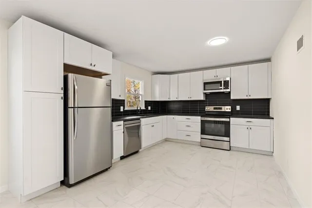 $289,900 | 6016 East 107th Terrace, Kansas City, MO 64134