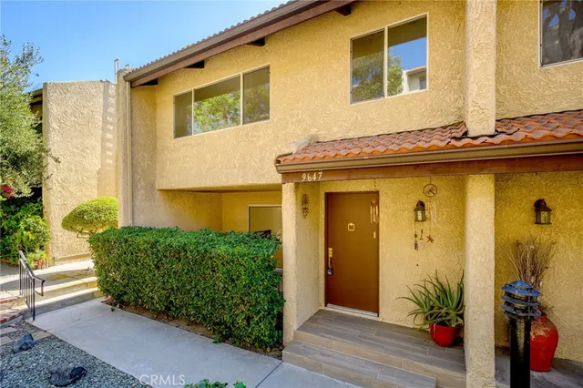 $800,000 | 9647 Vía Torino, Burbank, CA 91504