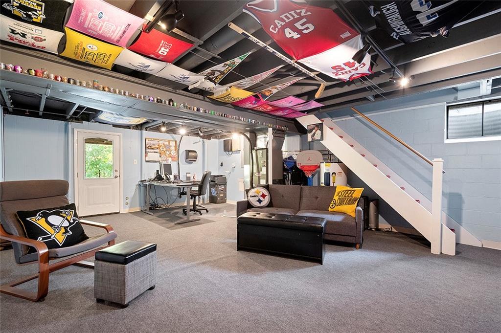 196 Cochran Road Pittsburgh, PA 15228 - Photo 21 of 25 a view of retail shops