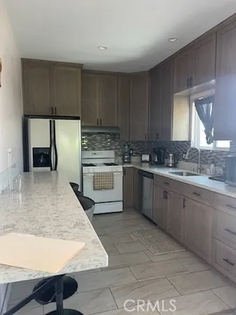 $2,400 | 3729 West 115th Street, Hawthorne, CA 90250