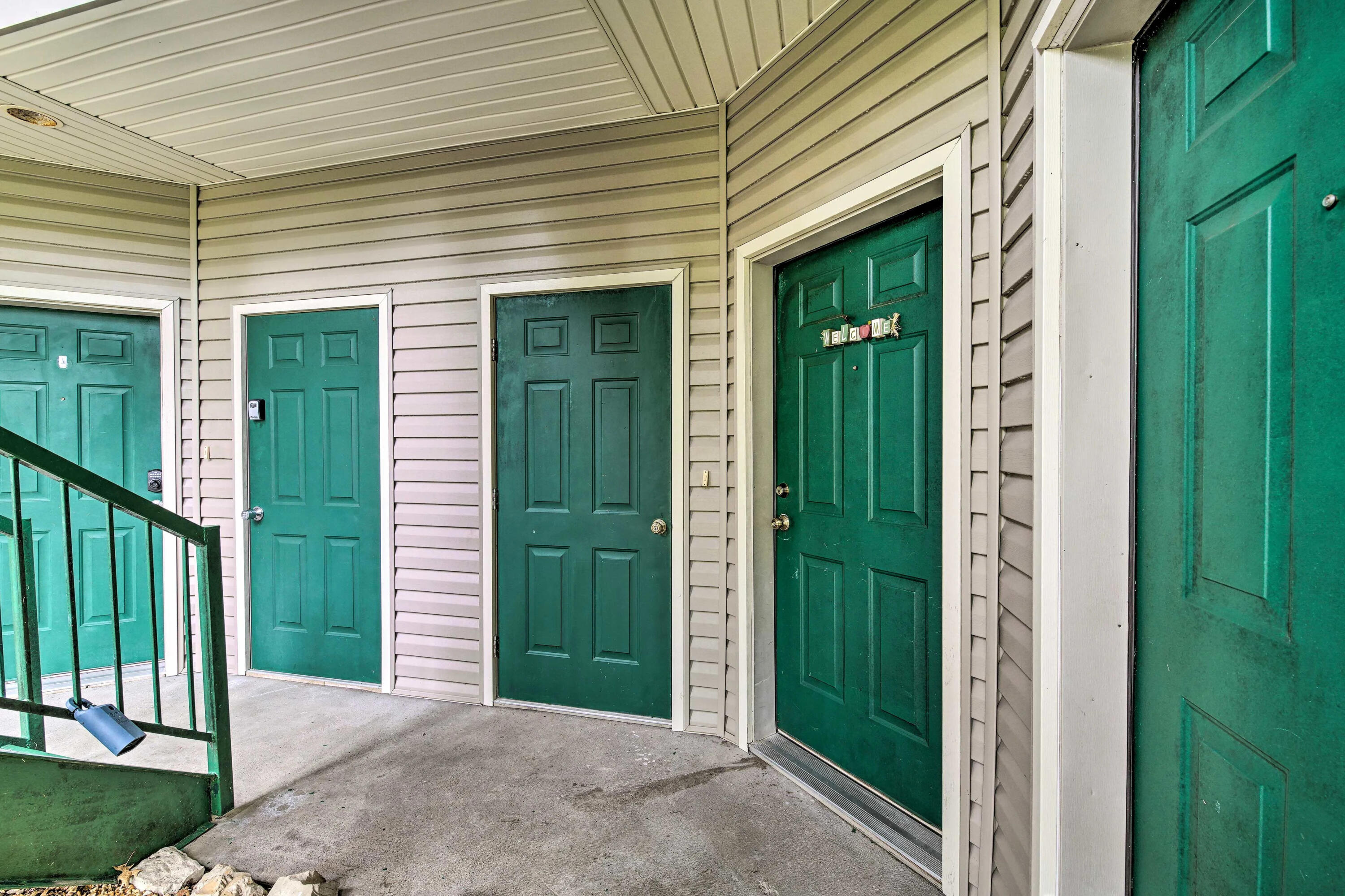 813 Holiday Ridge, Unit H2 Branson, MO 65616 - Photo 4 of 32 a0F4P00000PPYitUAH
