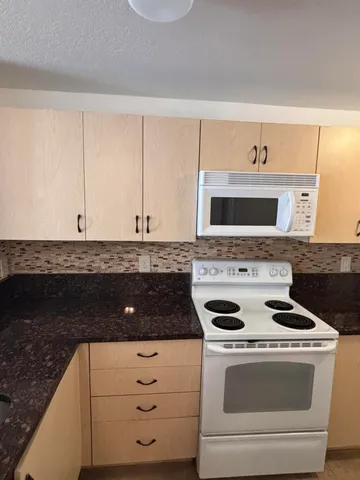 $1,900 | 3474 Cypress Trail, Unit 201, West Palm Beach, FL 33417