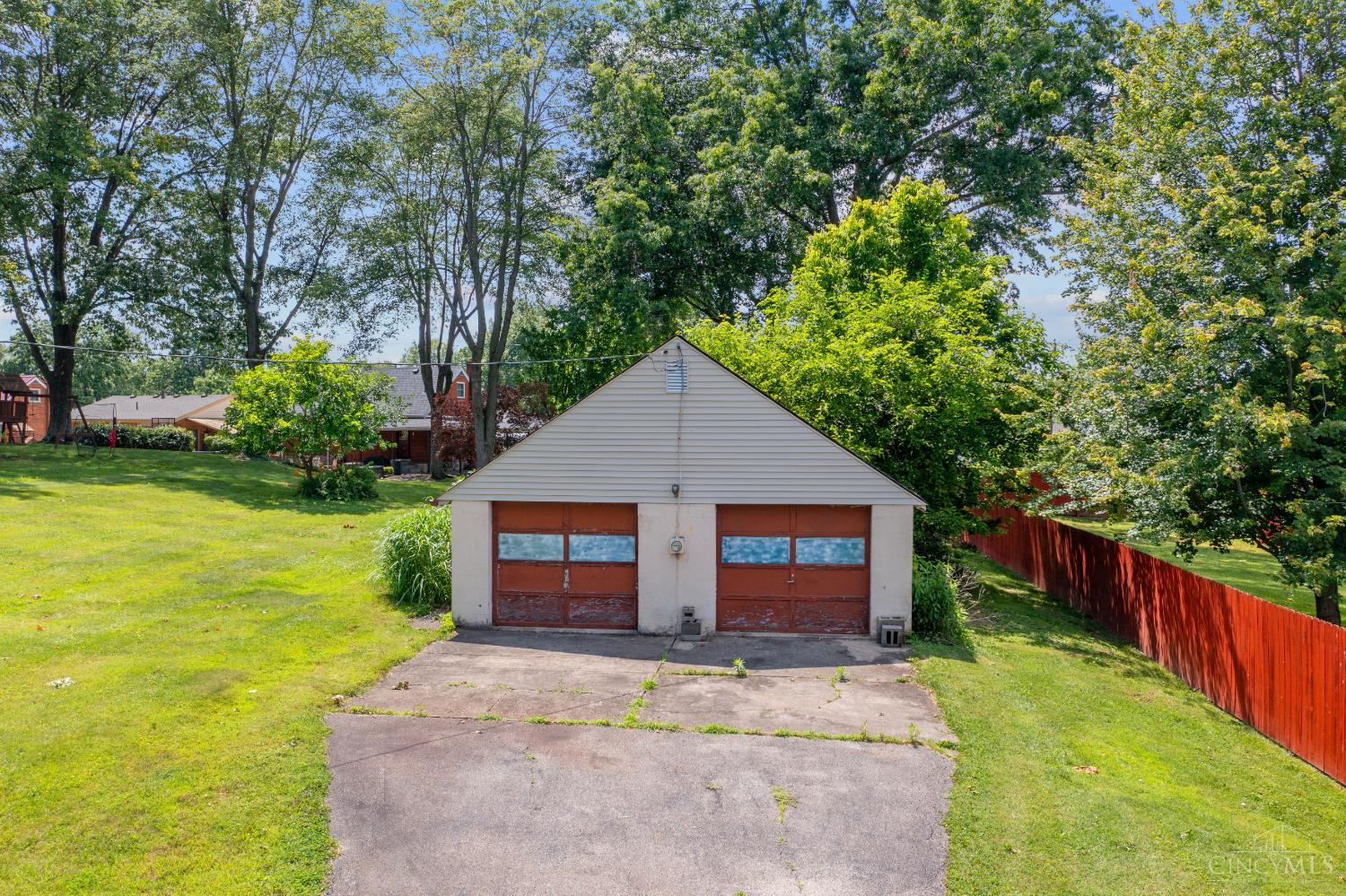 10561 Plainfield Road Cincinnati, OH 45241 - Photo 2 of 20