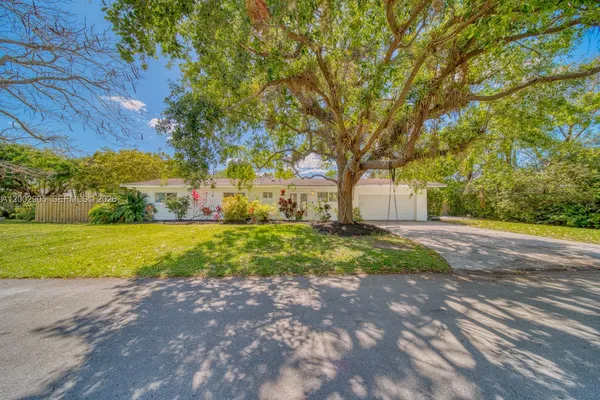 $1,649,000 | 13700 Southwest 74th Court, Palmetto Bay, FL 33158