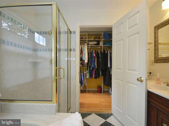 7510 Shadywood Road Bethesda, MD 20817 - Photo 19 of 30 Bath (Master)
