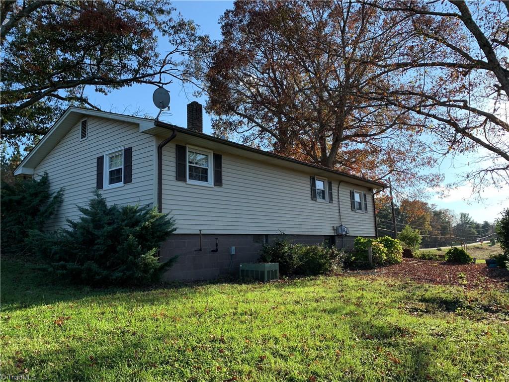 4845 Skylark Road Pfafftown, NC 27040 - Photo 4 of 22 Gallery Image 4