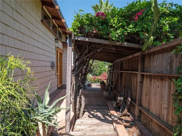 $1,675,000 | 3950 De Longpre Avenue, Los Angeles, CA 90027