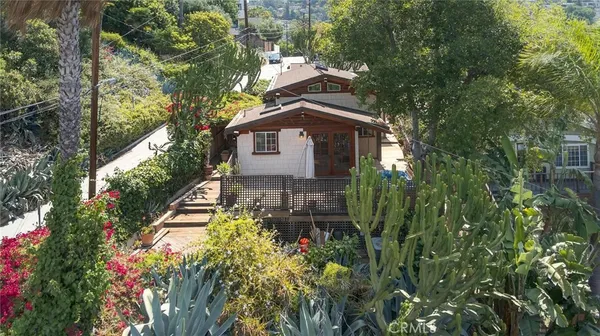 $1,675,000 | 3950 De Longpre Avenue, Los Angeles, CA 90027