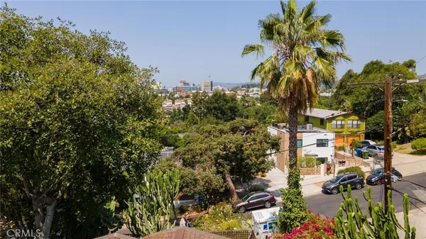 $1,675,000 | 3950 De Longpre Avenue, Los Angeles, CA 90027