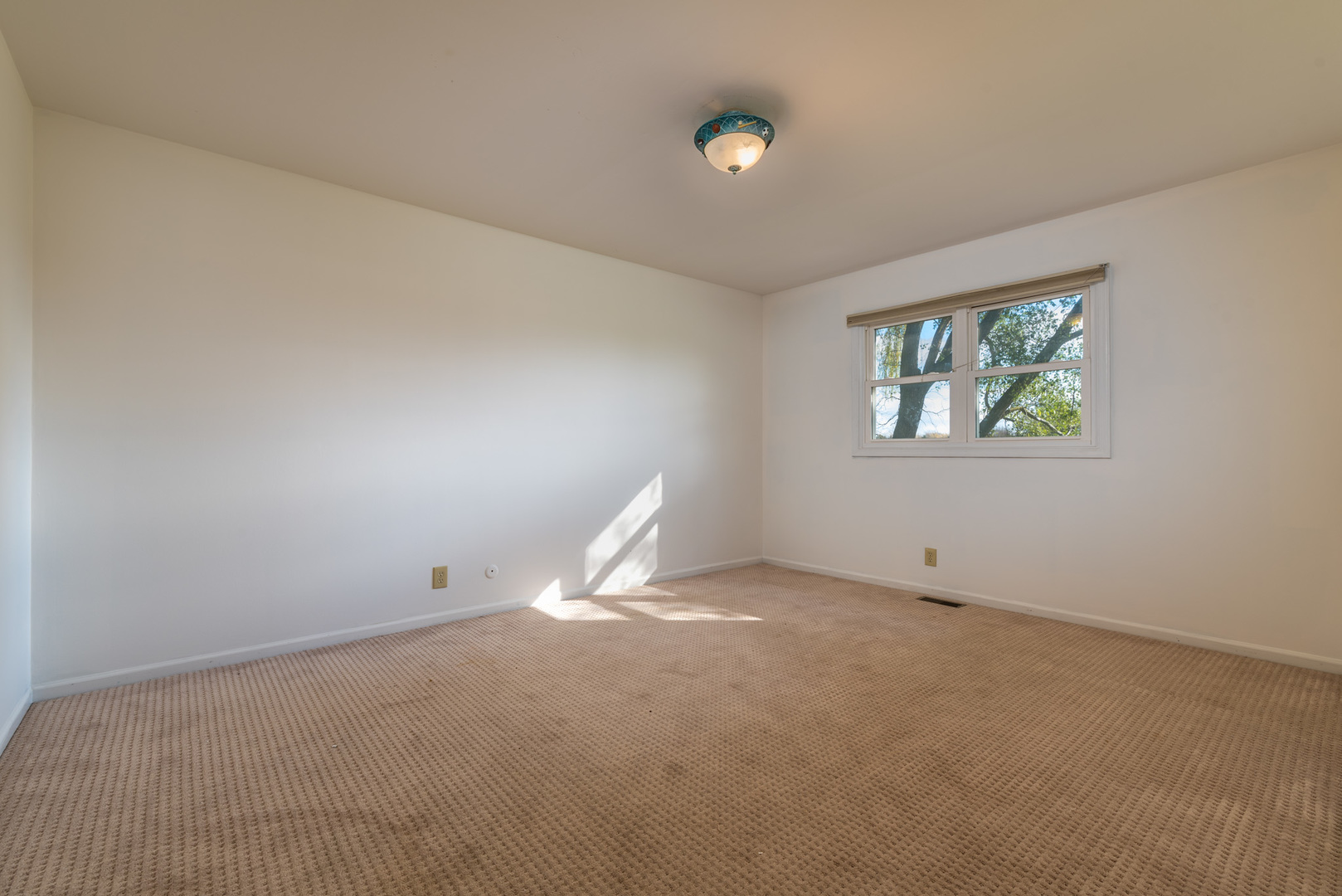 40W977 Plank Road Elgin, IL 60124 - Photo 15 of 38 an empty room with windows