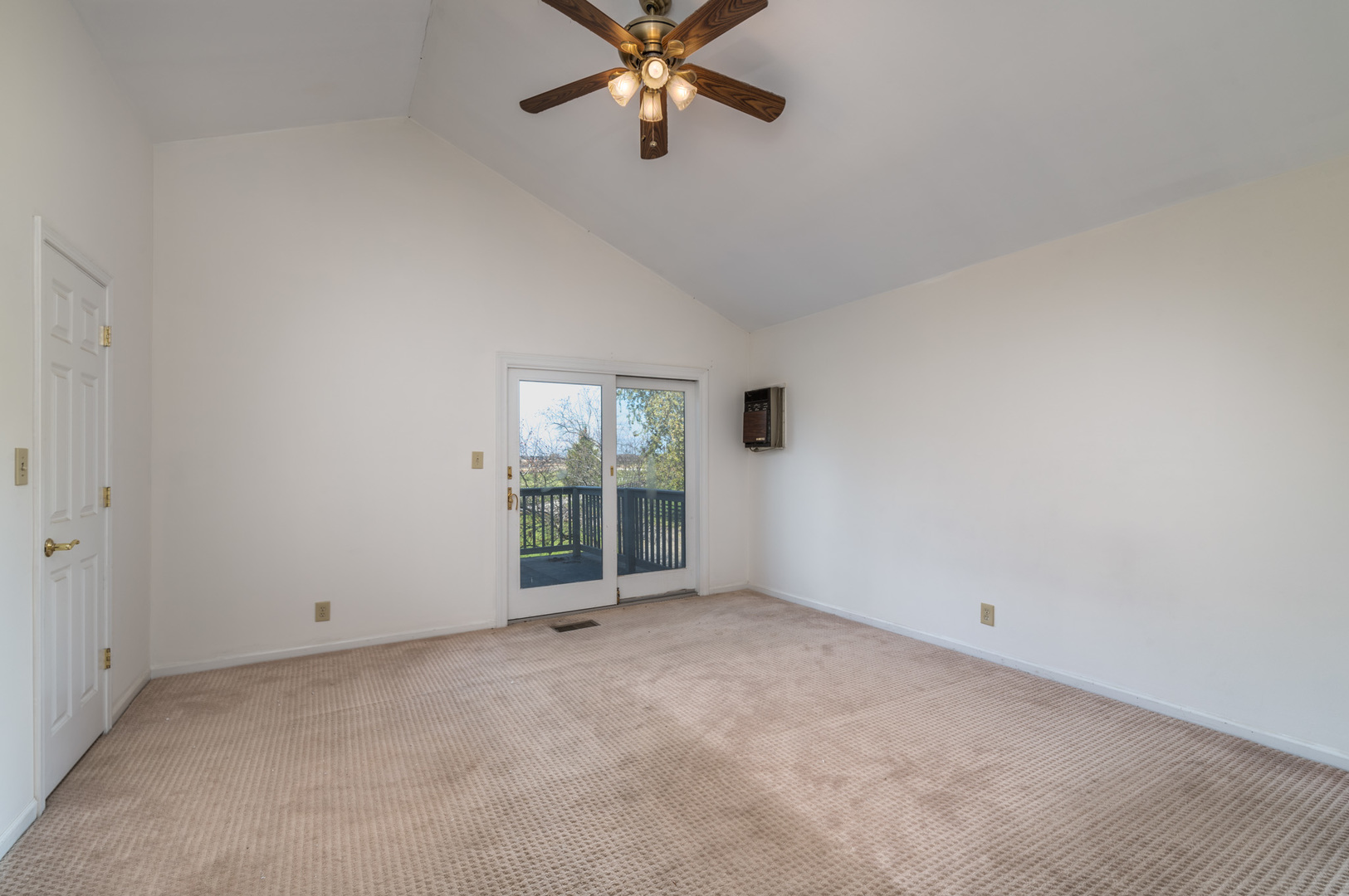40W977 Plank Road Elgin, IL 60124 - Photo 19 of 38 a view of an empty room with a window