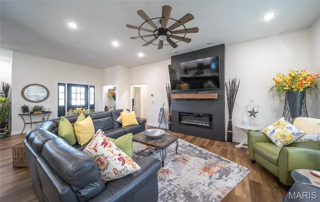 $399,900 | 231 Sunny Drive, Rolla, MO 65401