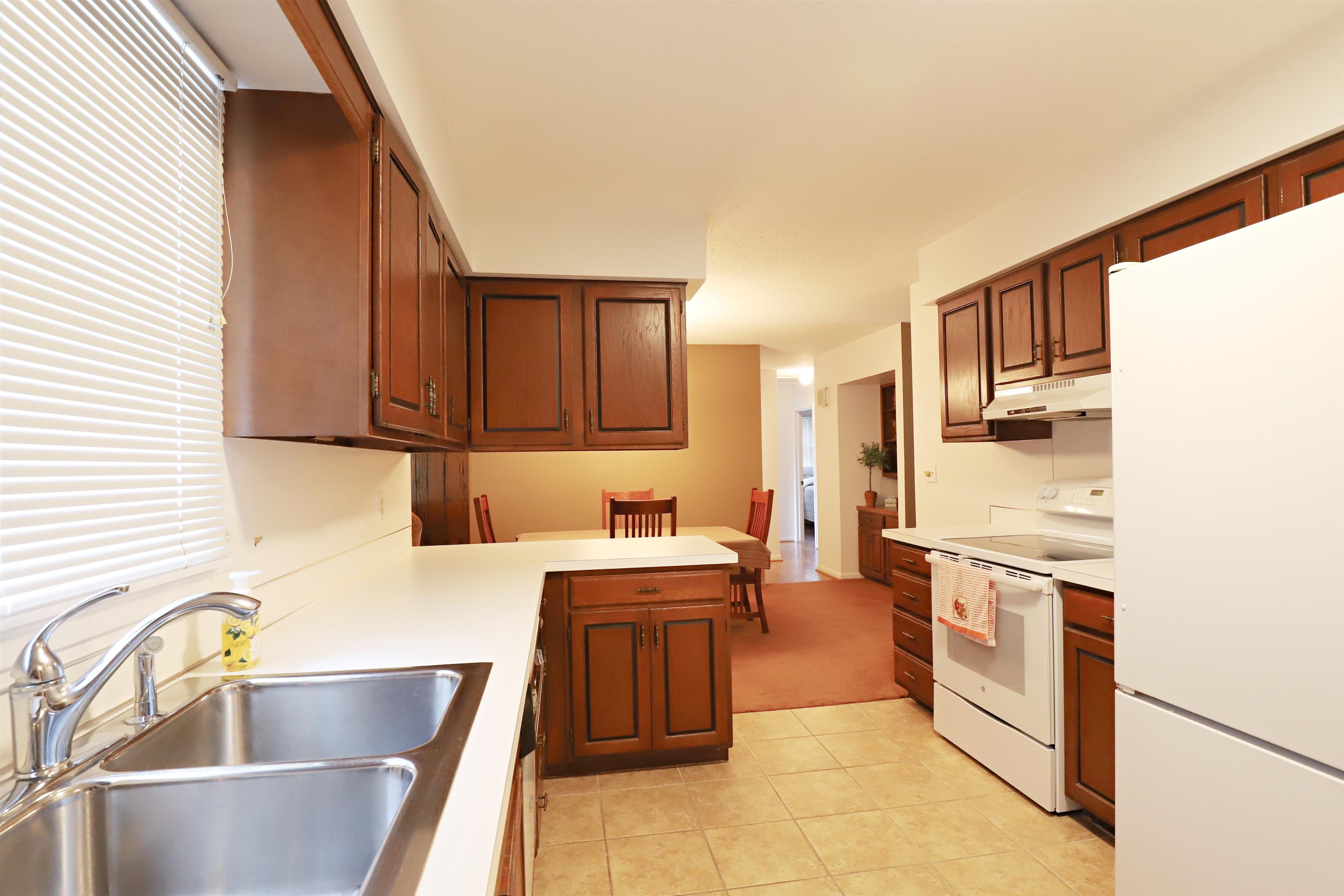 508 Daniel Flushing, MI 48433 - Photo 11 of 31 50118264-10.JPG