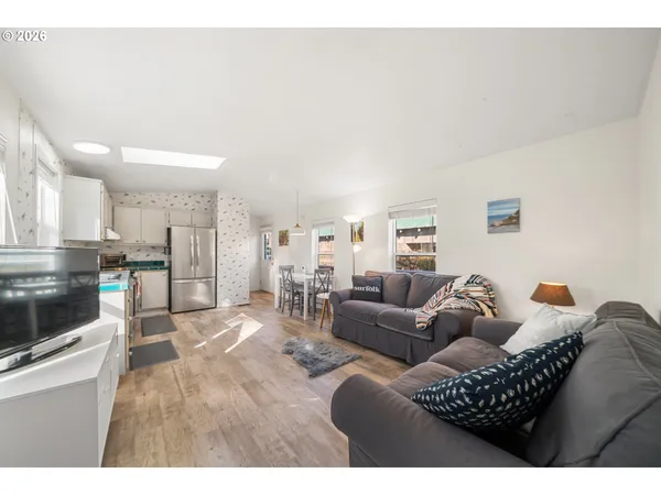 $289,000 | 5860 Holly Avenue, Cloverdale, OR 97112