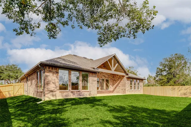 a view of a back yard of the house