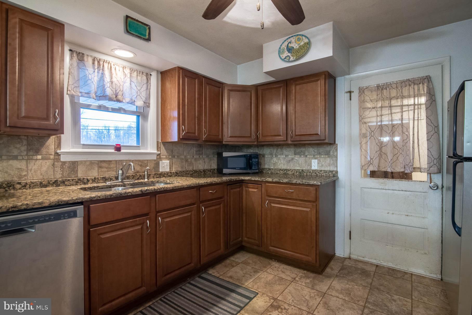 720 Greenbriar Road York, PA 17404 - Photo 5 of 37 Gallery Image 5