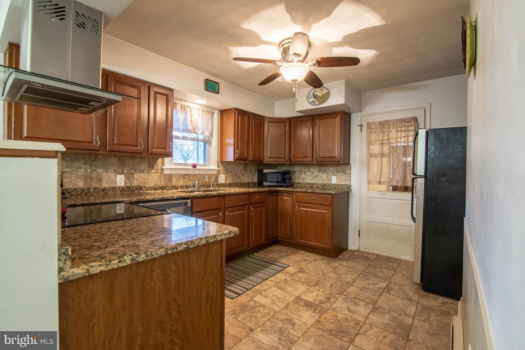 720 Greenbriar Road York, PA 17404 - Photo 8 of 37 Gallery Image 8