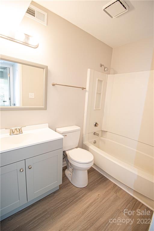 11031 Cedar View Road Charlotte, NC 28226 - Photo 16 of 25 a bathroom with a toilet a sink and bathtub