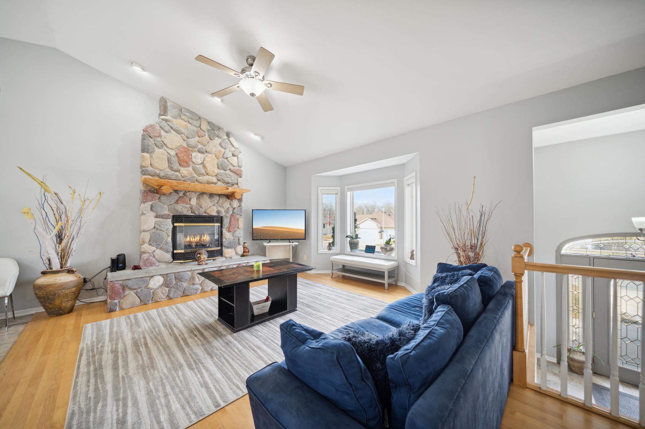 816 Southern Woods Place Southwest Rochester, MN 55902 - Photo 2 of 17