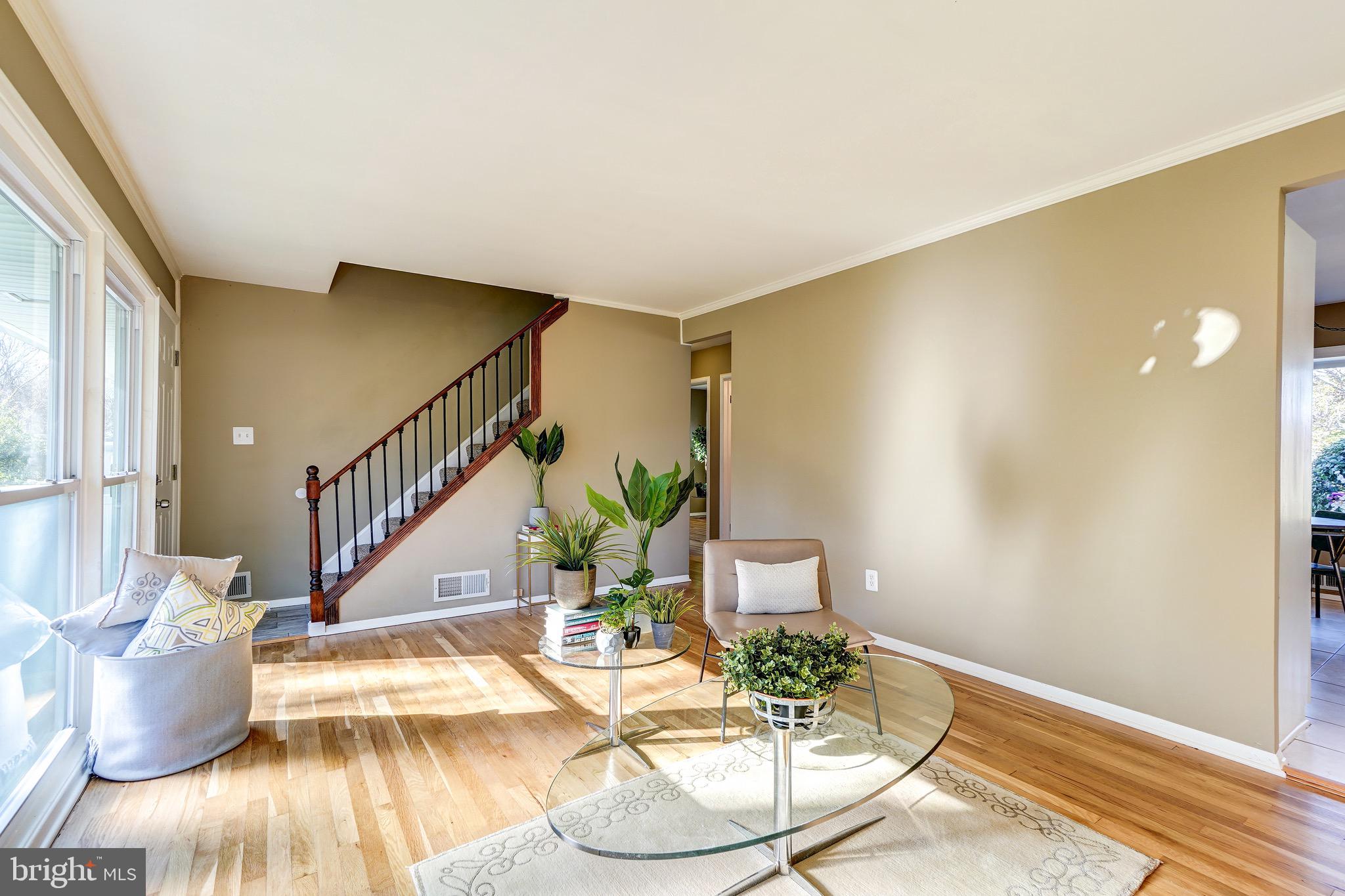 400 Mercer Road Rockville, MD 20852 - Photo 17 of 51 Attractive Iron Rail