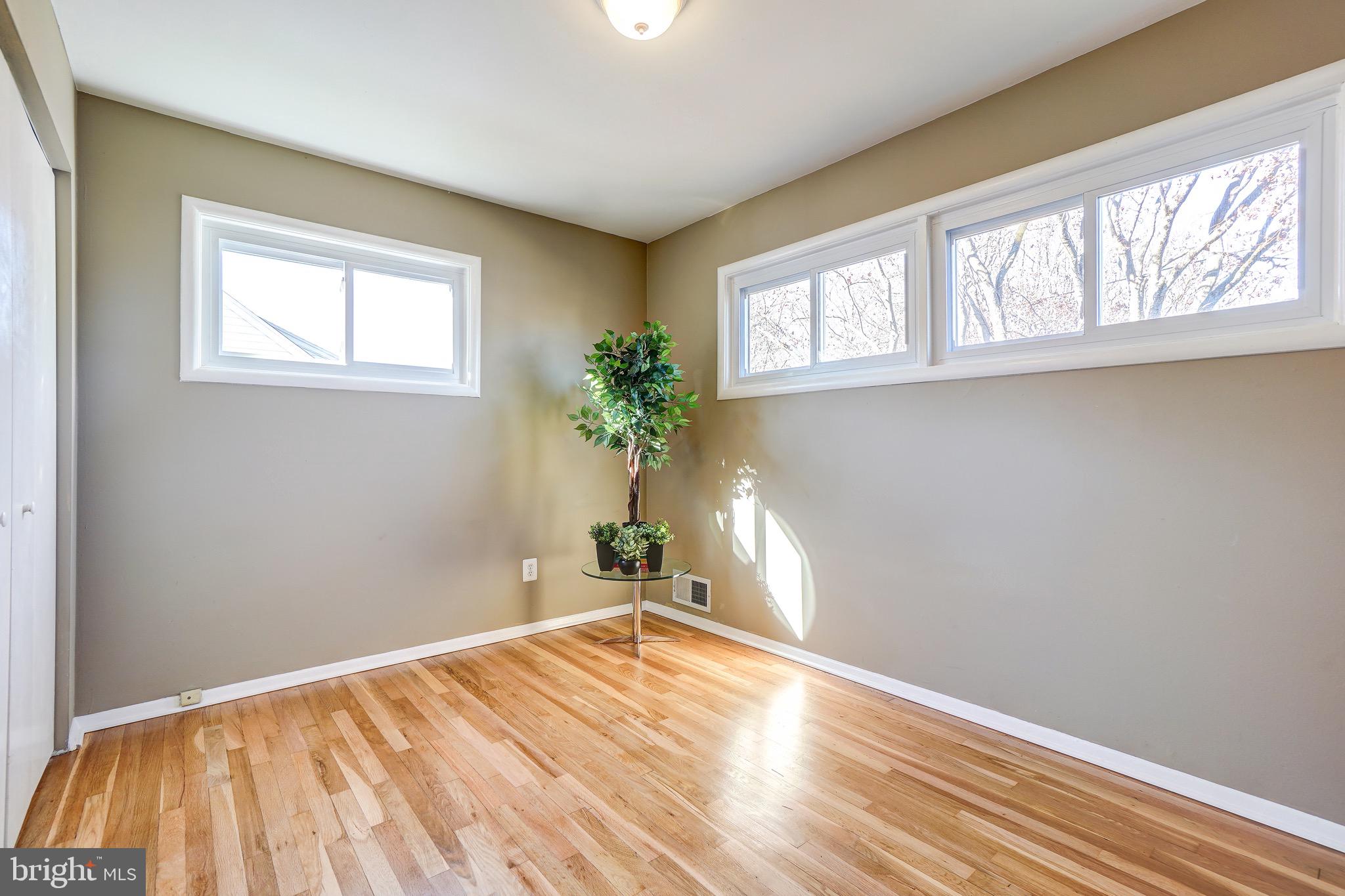400 Mercer Road Rockville, MD 20852 - Photo 21 of 51 Main Level Bedroom