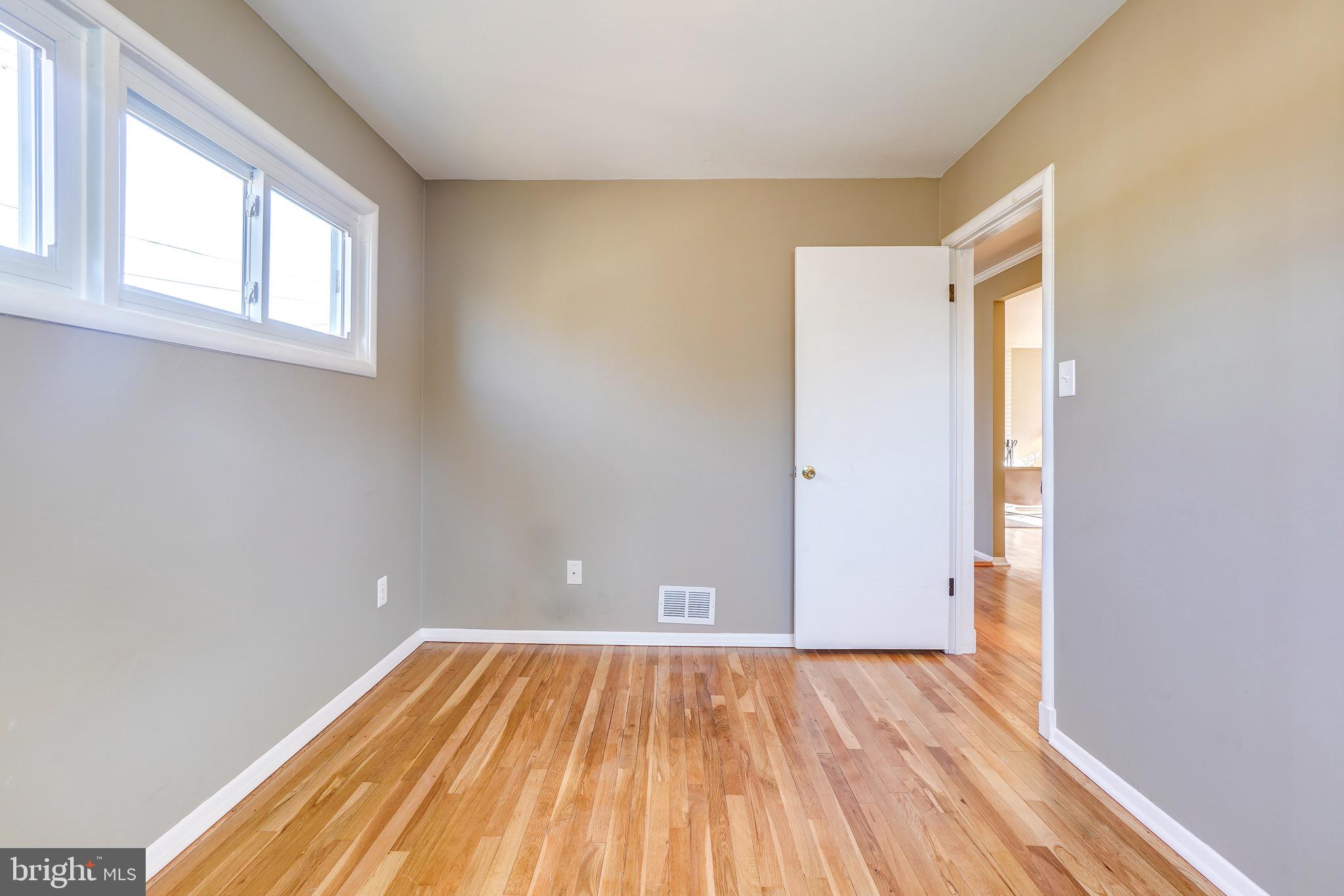 400 Mercer Road Rockville, MD 20852 - Photo 22 of 51 Bright and Spacious